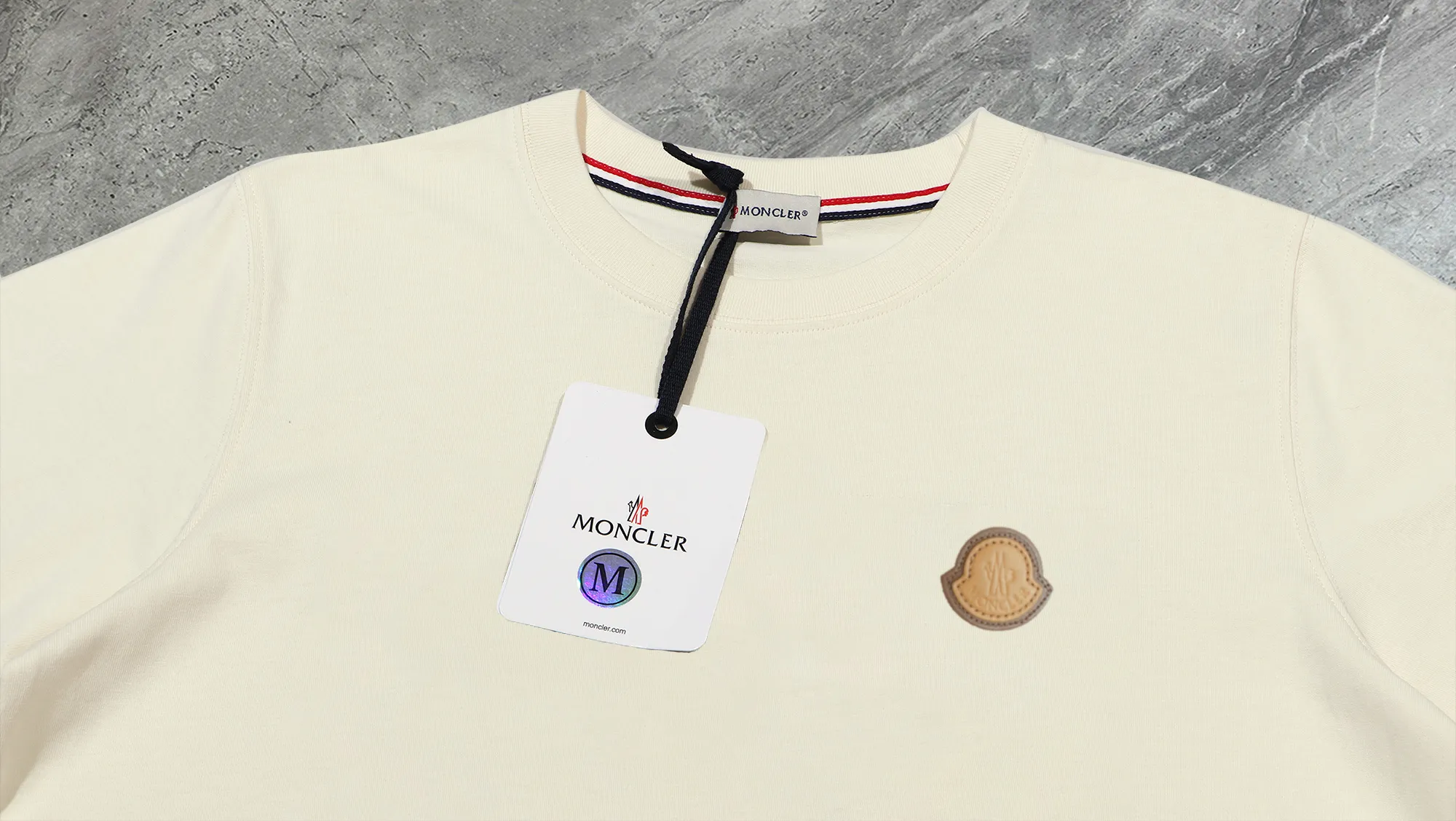 《Moncler~ 》2025New Arrival Quality T , Versatile Quality ！ ‼ 32 250G ‼ ， ， ， ， T 🤪 Sizes：S-M-L-XL-2XL ：Black，White， Same Style